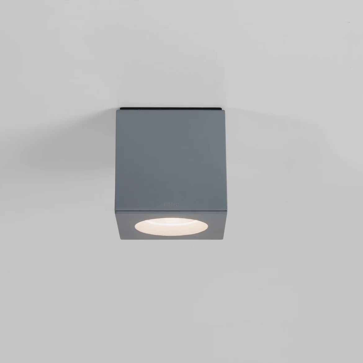 118190-8203-kossquare-tg-front 1326013